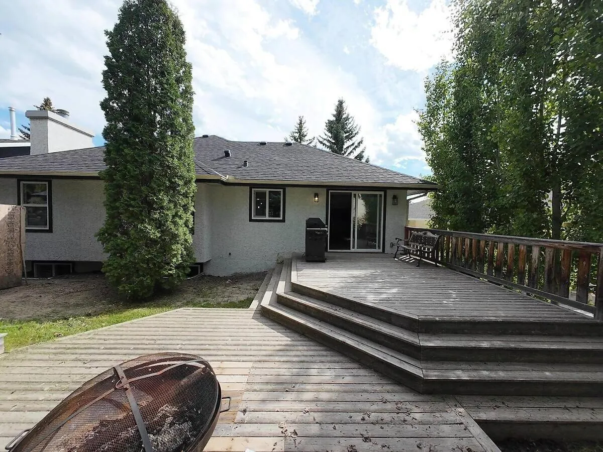 The Luxe Escape Calgary I 3Br Vacation Home